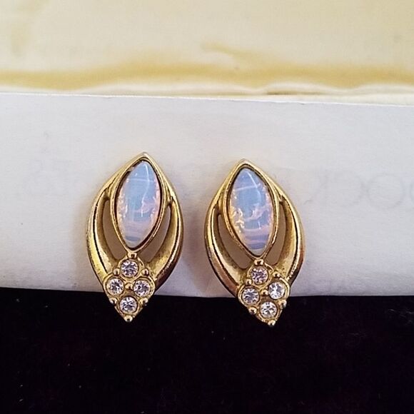 Avon Faux Opal Clip-On Earrings Vintage Style Iridescent Costume Jewelry - Picture 1 of 2